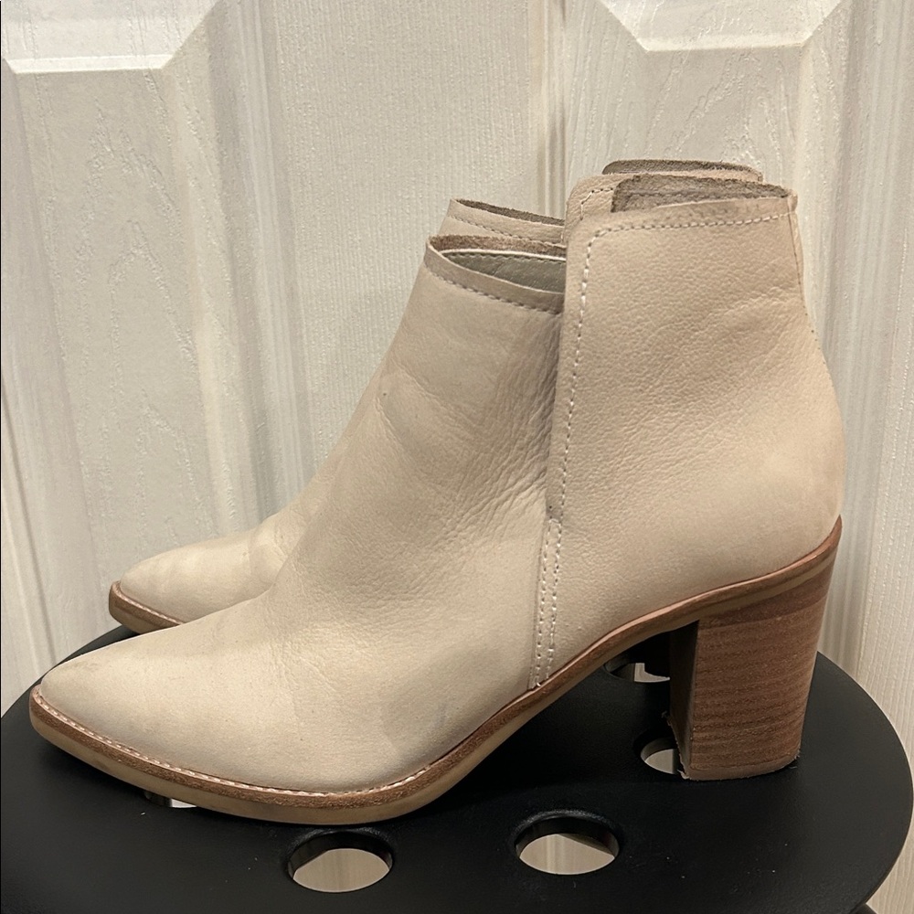 Dolce Vita White Ankle Boots Size 8